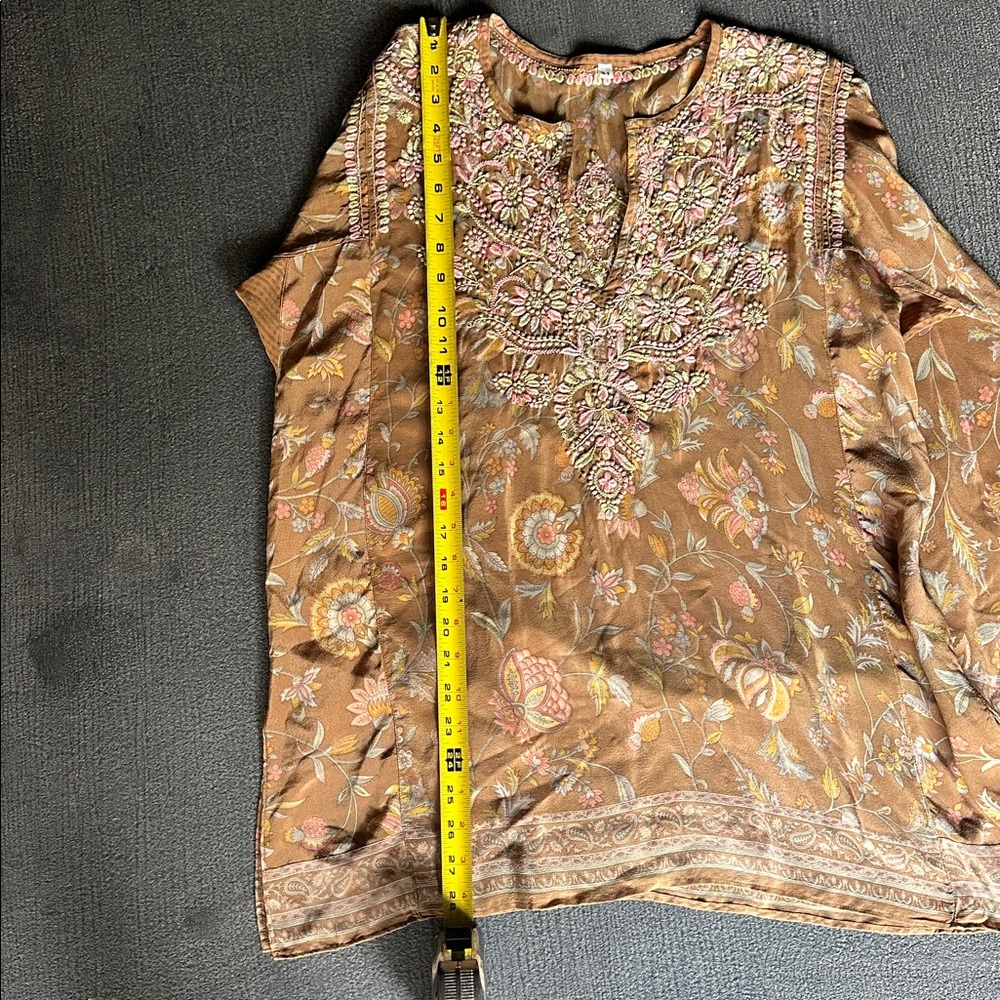 Floral Embroidered Women's Top - Picture 9 of 9